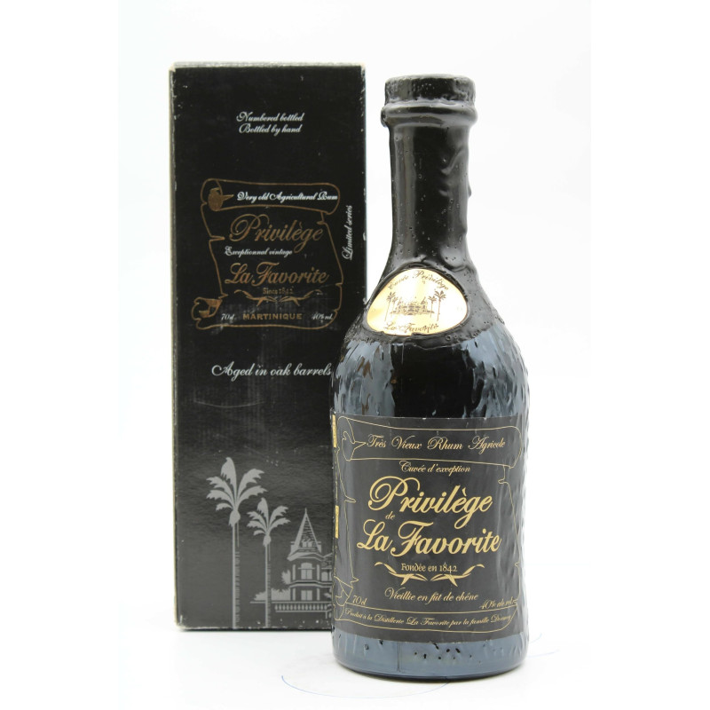LA FAVORITE - RHUM VIEUX - PRIVILÈGE LA FAVORITE 2015 - 40% - 70CL LA FAVORITE - RHUM VIEUX - PRIVILÈGE LA FAVORITE 2015 - 40% - 70CL